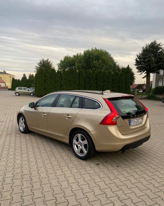 Volvo V60 cena 33700 przebieg: 305123, rok produkcji 2011 z Gdynia małe 121